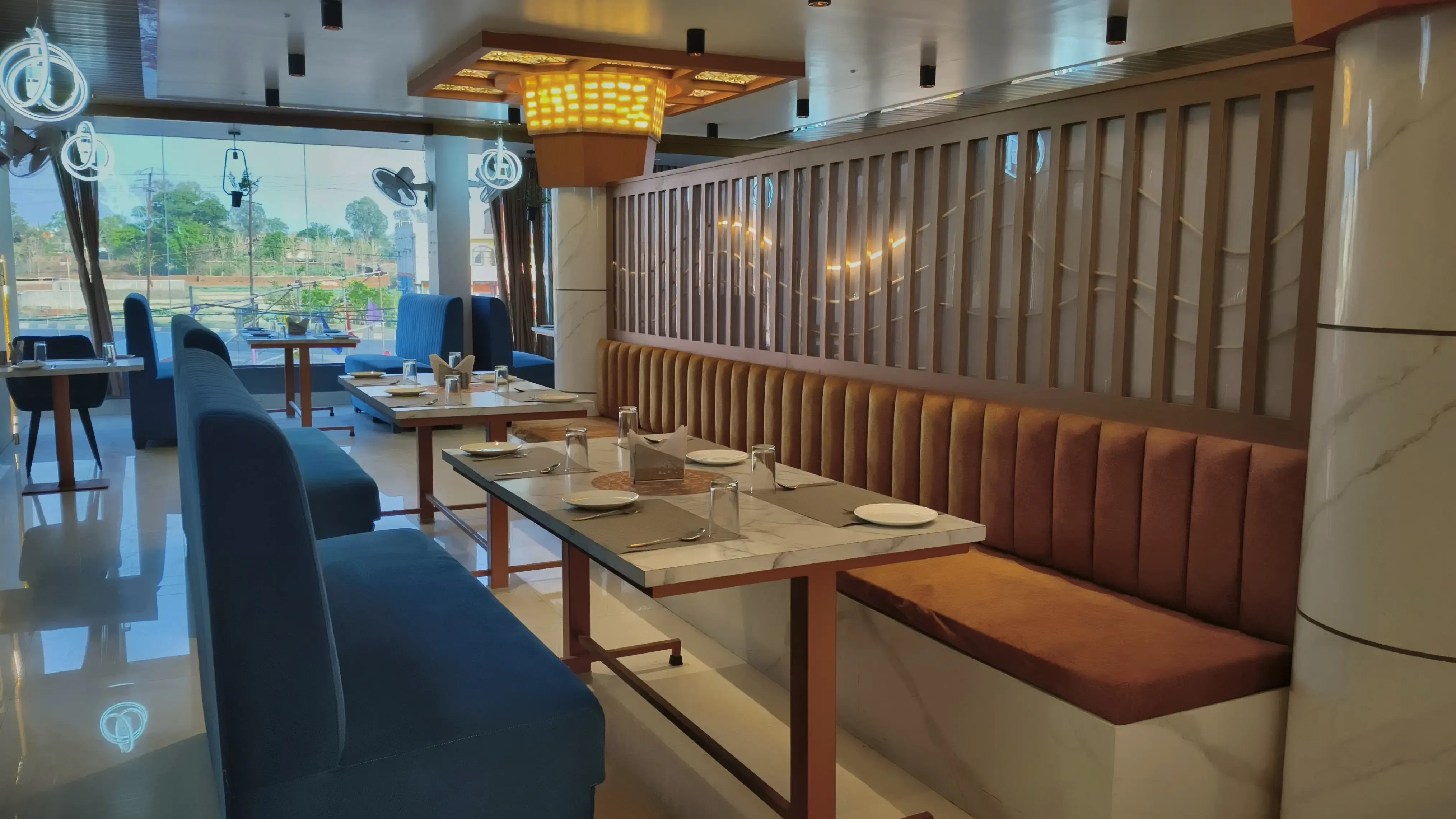 Modern corporate meeting rooms and conference facilities